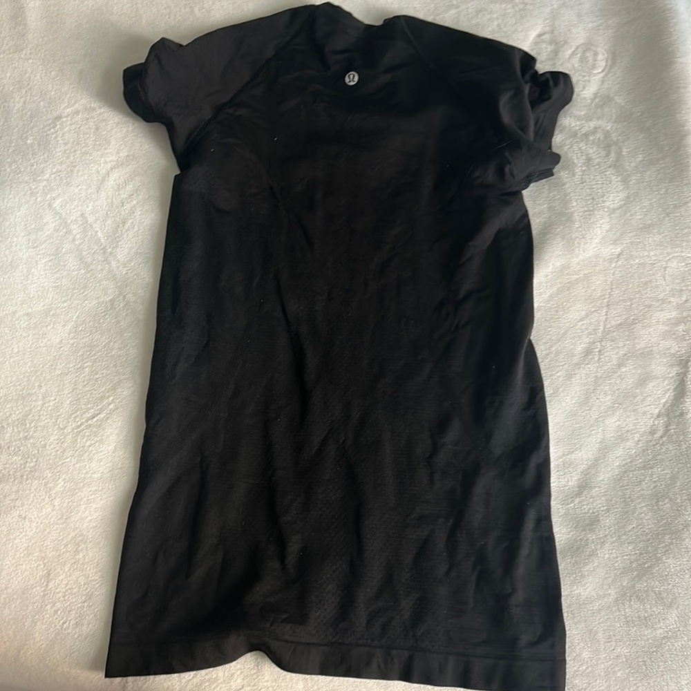 Black swiftly tee